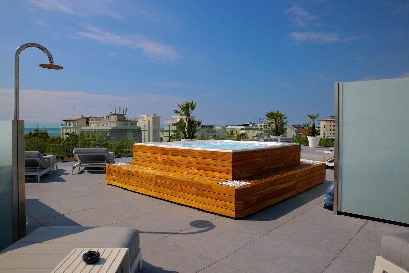 Monaco Suites Hotel Lignano Sabbiadoro Eksteriør bilde