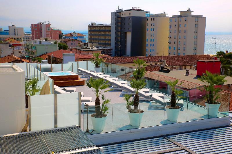 Monaco Suites Hotel Lignano Sabbiadoro Eksteriør bilde