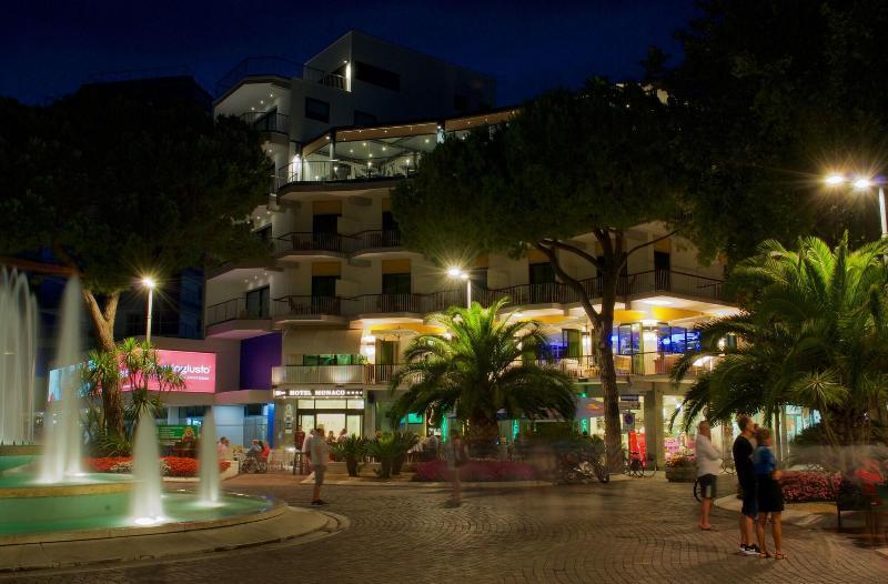 Monaco Suites Hotel Lignano Sabbiadoro Eksteriør bilde